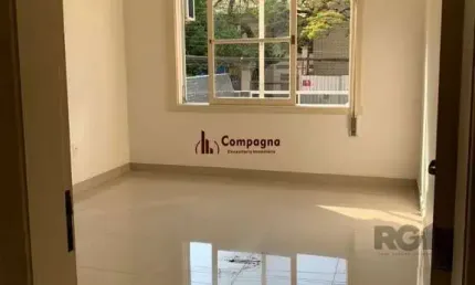 Vende-se belíssimo apartamento 3 suítes, de frente, próximo ao parcão, reformado