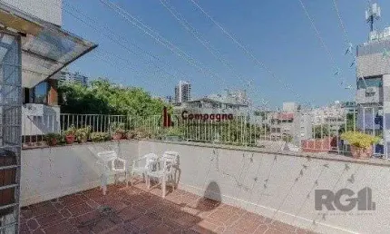 Vende-se excelente cobertura 2 quartos com suíte, 3 vagas de garagem com 156m² n