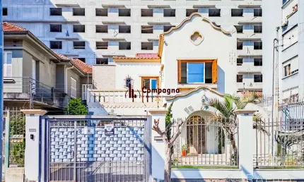 Casa com piscina e 5 vagas em frente ao zaffari na luiz afonso