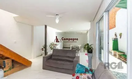 Casa com 3 quartos à venda na Rua Nunes Machado, 195, Azenha, Porto Alegre
