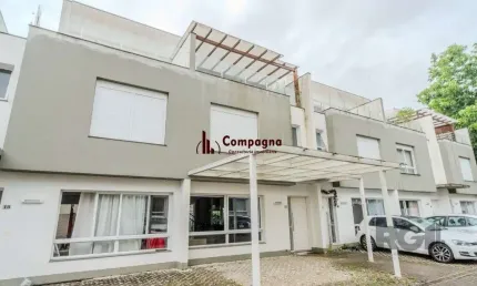 Casa impecável e mobiliada, com 3 niveis, possui 3 dormitórios sendo 1 suíte, 4
