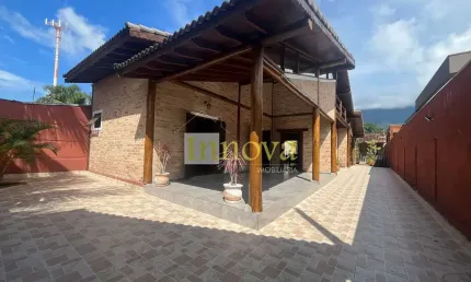 Charmosa residência rústica em massaguaçú, a 500 metros da praia, com piscina, varanda e edícula! c
