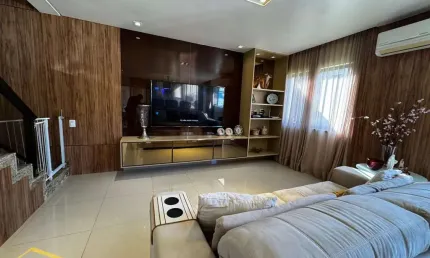 Casa de condomínio com 4 quartos e 5 banheiros à venda