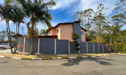 Casa de vila para venda em km 4 com 3 quartos, sendo 1 suíte, 141m²