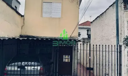 Excelente oportunidade, 1 sobrado 2 dorms. na frente, nos fds uma casa 1 dorm. e espaço para dep. à