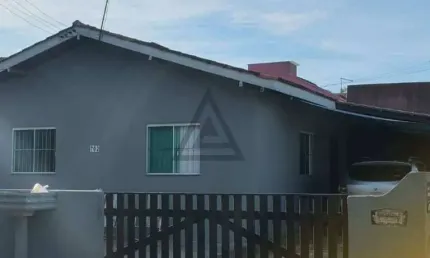 Venha conhecer este incrível imóvel à venda em itapoá, sc!   localizada na rua 630, izaura ferro, 700m do mar, próximo da avenida celso ramos.