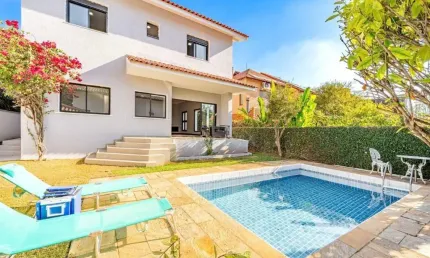 Casa com 5 suítes, piscina, churrasqueira e lareira na melhor rua do alphaville residencial 9