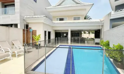 Casa com 310 metros², 3 quartos, piscina e churrasqueira em praia de barequeçaba - sp