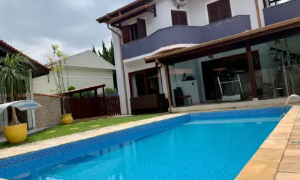 Casa com 308 metros², 3 quartos, piscina e churrasqueira em zona 08 - maringá - pr