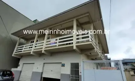 Sobrado piso superior para locação no iririu, joinville ? 3 quartos ? r$2.500,00