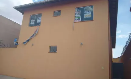 Casa 03 quartos  com suíte ,  01 vaga e garagem comerciários !