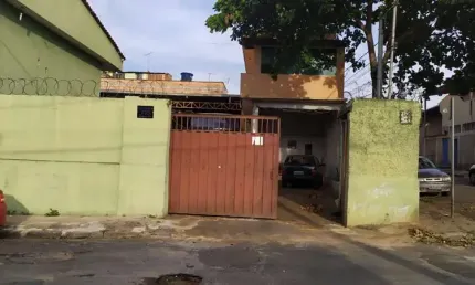 Excelente  galpão 3 casas e um apartamento venda nova!!!