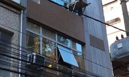 Edifício de natureza mista com 556m2 • totalmente desimpedido e legalizado