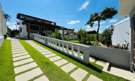 Casa com piscina e área gourmet no portal da serra – serra negra