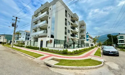 Apartamento  2 quartos no último andar – frente rua em palmas