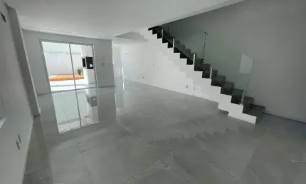 Excelente  sobrado , com  ampla espaço, a localização e uma das melhores
