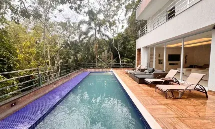 Casa de alto padrão em condomínio de luxo no guarujá sp.