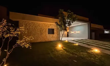 Luxo, conforto e segurança em condomínio fechado – casa mobiliada à venda