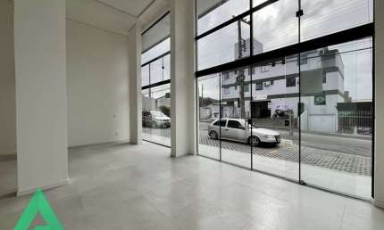 Sala comercial com 1 sala para alugar em Água Verde, Blumenau , 62 m2 por R$ 3.900