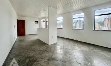 Ponto comercial com 1 sala para alugar no Victor Konder, Blumenau  por R$ 850