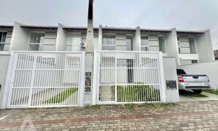 Casa com 2 quartos para alugar no Boa Vista, Blumenau  por R$ 2.750