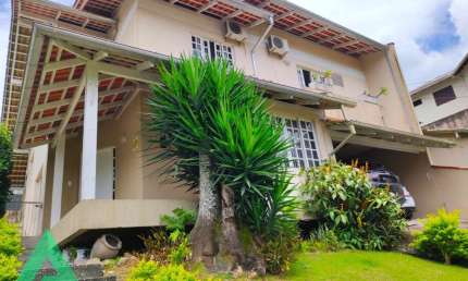 Casa com 3 quartos à venda na Escola Agrícola, Blumenau , 243 m2 por R$ 1.100.000
