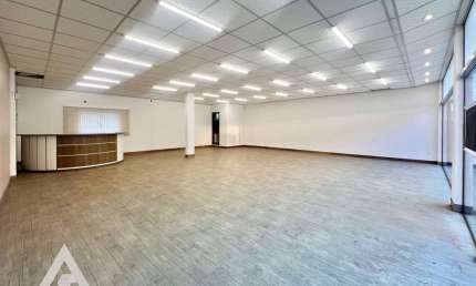 Sala comercial com 1 sala para alugar no Salto Weissbach, Blumenau , 110 m2 por R$ 4.000