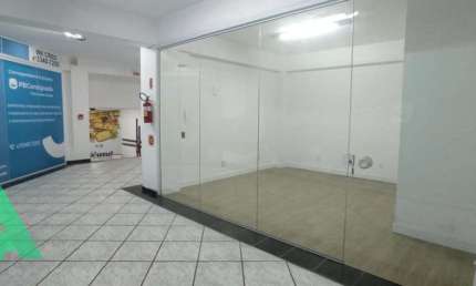 Sala comercial com 1 sala para alugar no Centro, Blumenau , 17 m2 por R$ 2.200