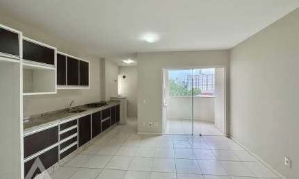 Apartamento com 2 quartos para alugar no Centro, Blumenau , 70 m2 por R$ 2.400