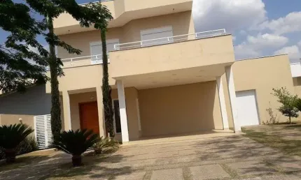 Casa de condomínio sobrado para venda tem 330 metros quadrados com 4 quartos
