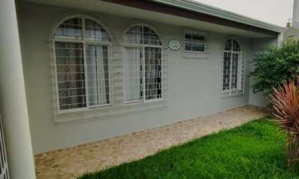 Casa no Jardim das Américas em Curitiba  3 Quartos 2 garagem