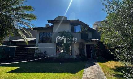 Sobrado à venda em Cascavel, Centro, com 2 quartos, com 226.34 m²