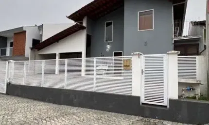 Casa com 2 quartos à venda na Rua Carlos Eberhardt, 254, Santo Antônio, Joinville, 213 m2 por R$ 1.300.000