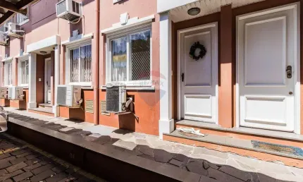 Excelente casa de condomínio com 3 dormitórios e 3 banheiros à 109mº por r$ 575.000,00