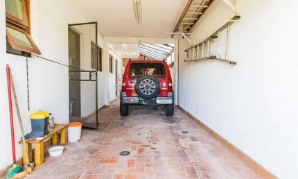 Linda casa 235m² estilo espanhol bairro guarujá  3 quartos, suíte 4 vagas para carro, piscina.