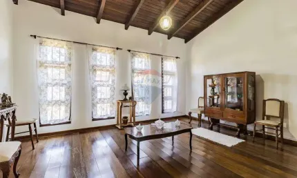 Linda casa 235m² estilo espanhol bairro guarujá  3 quartos, suíte 4 vagas para carro, piscina.