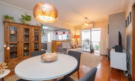 Baixou o valor de r$ 1.182.399 por r$ 1.100.00! apartamento semimobiliado no mont'serrat - 2 dormitórios, 2 suítes, 2 vagas e infra completa