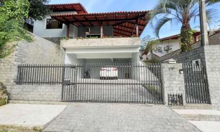 Casa com 3 dormitórios à venda, 220 m² por R$ 1.100.000,00 - Escola Agrícola - Blumenau/SC