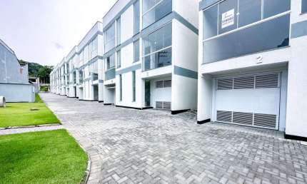 Casa com 2 dormitórios à venda, 146 m² por R$ 580.000,00 - Água Verde - Blumenau/SC