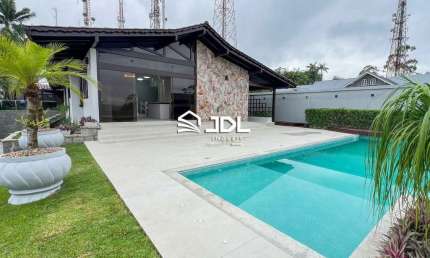 Casa de alto padrão, linda e espaçosa no bairro Ponta Aguda.