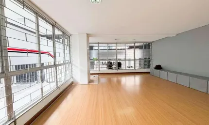Loja Comercial à Venda na Rua 13 de Maio  Centro de Curitiba, 88 m