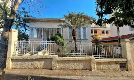 Casa com 3 dormitórios para alugar por R$ 2.800 - Centro - Piracicaba/SP