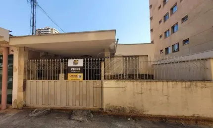 Casa a venda em Piracicaba, em excelente localização, bairro alto, ao lado supermercado Pão de Açúcar, com vários comércios próximos, contendo 2 dorm