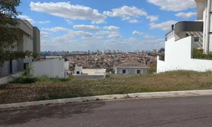 Terreno no Reserva do Engenho, com 507,32 m2, com declive, único na quadra. R$ 450.000,00