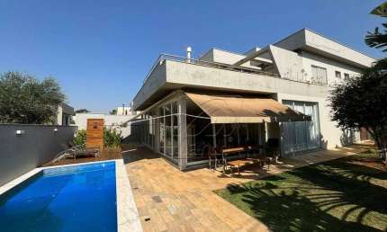 Excelente casa no Condomínio Reserva do Engenho, com 04 suítes. Piscina.