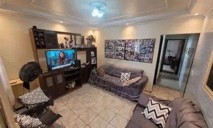 Casa a venda em Piracicaba, localizada no bairro Monte Cristo, próximo ao Vila Cristina, contendo 3 quartos.