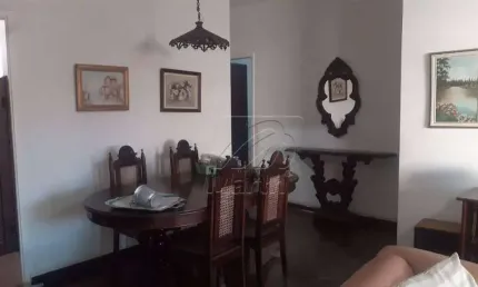 Casa à venda em excelente localização, distante apenas uma quadra do Hospital dos Fornecedores de Cana, no bairro Vila Resende, em Piracicaba/SP.