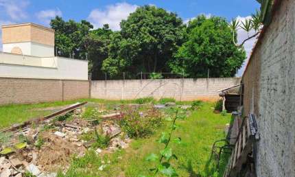 Terreno a venda no bairro Dois Córregos, próximo a avenida 2 Córregos, Havan, Supermercado Tenda. contendo 1090,00 m2