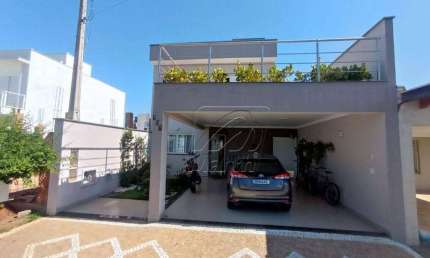 Casa a venda em Condomínio Fechado em Piracicaba, com 3 quartos sendo 2 suítes.