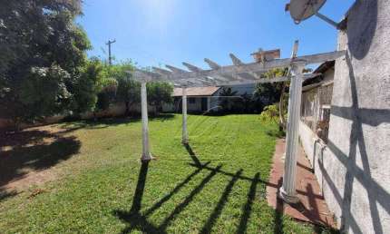 Excelente terreno com 403,50 m2, no Bairro Jardim Monumento, murado e com edícula - R$ 450.000